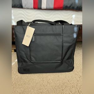 BEIS East to West Tote in Black